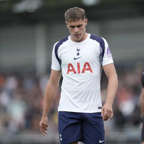 Micky van de Ven i Tottenham